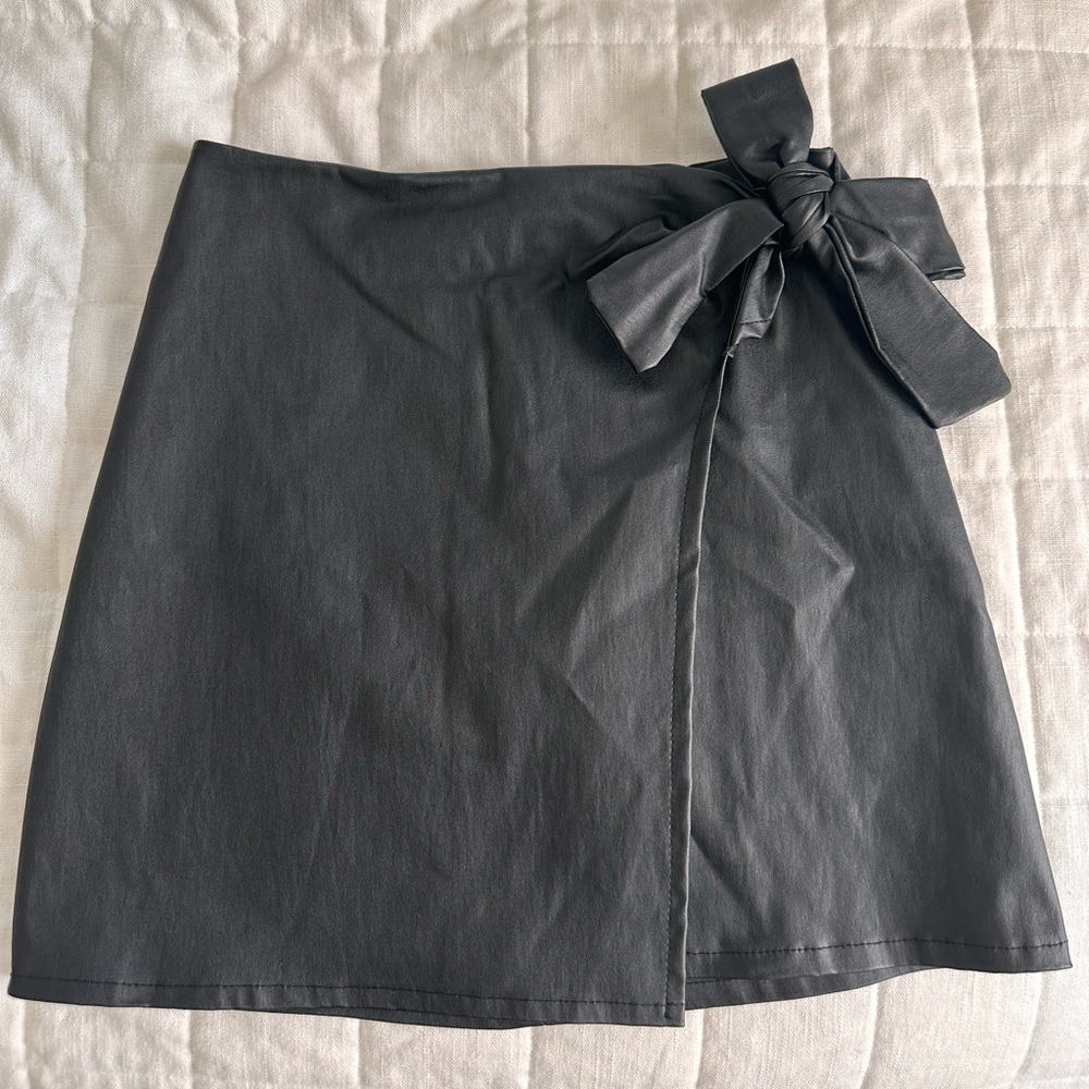 Altar’d State XS mini leather skirt